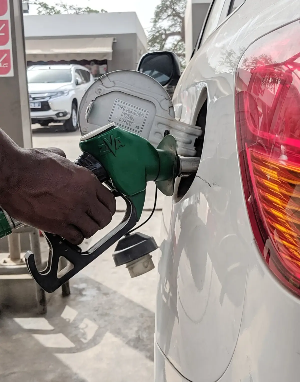 Plein de carburant à la pompe
